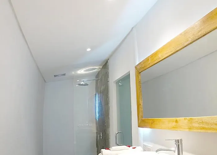 Private Vacation Pool Villa, 4bedrooms, 4bathrooms, With Free Scooter * Seminyak